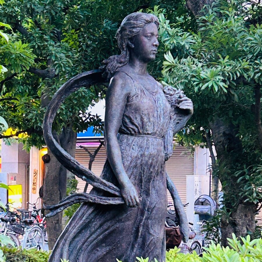 『花信風』田畑一作　千歳烏山駅付近／横からの写真