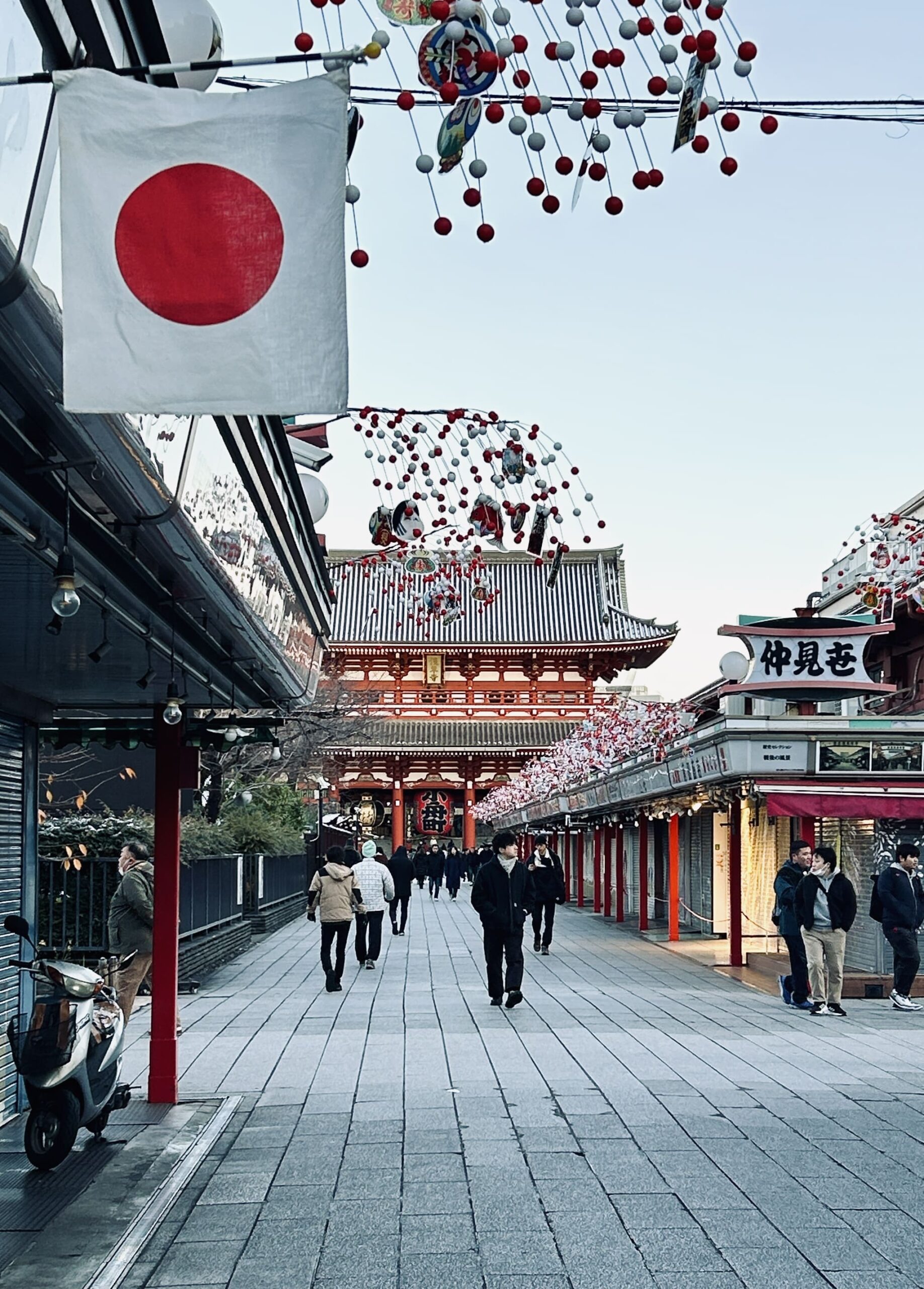 早朝の初詣　浅草寺
