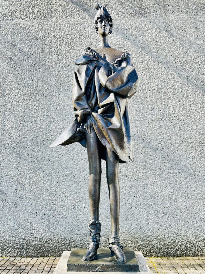 彫刻の森美術館『衣を脱ぐ』ジャコモ・マンズー